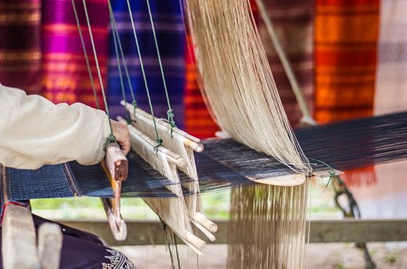S’initier à la broderie à Luang Prabang