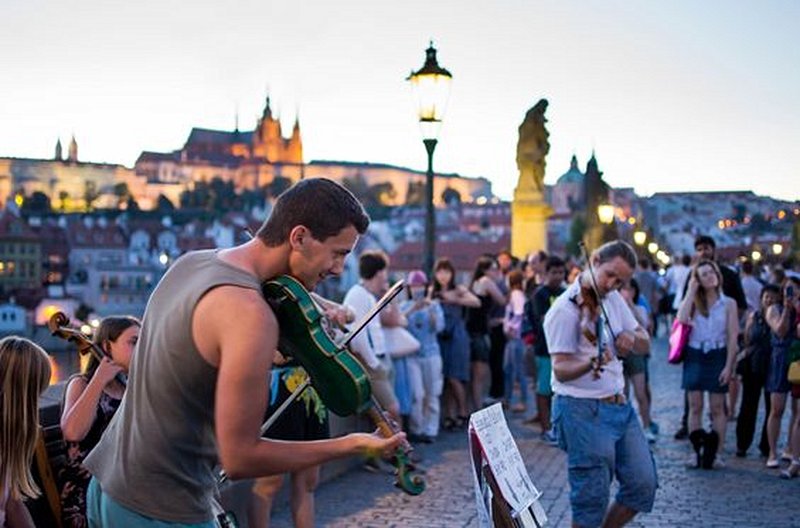 Faire la fête jusqu’au bout de la nuit