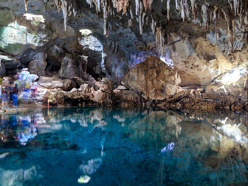 Explorer la grotte de Hinagdanan