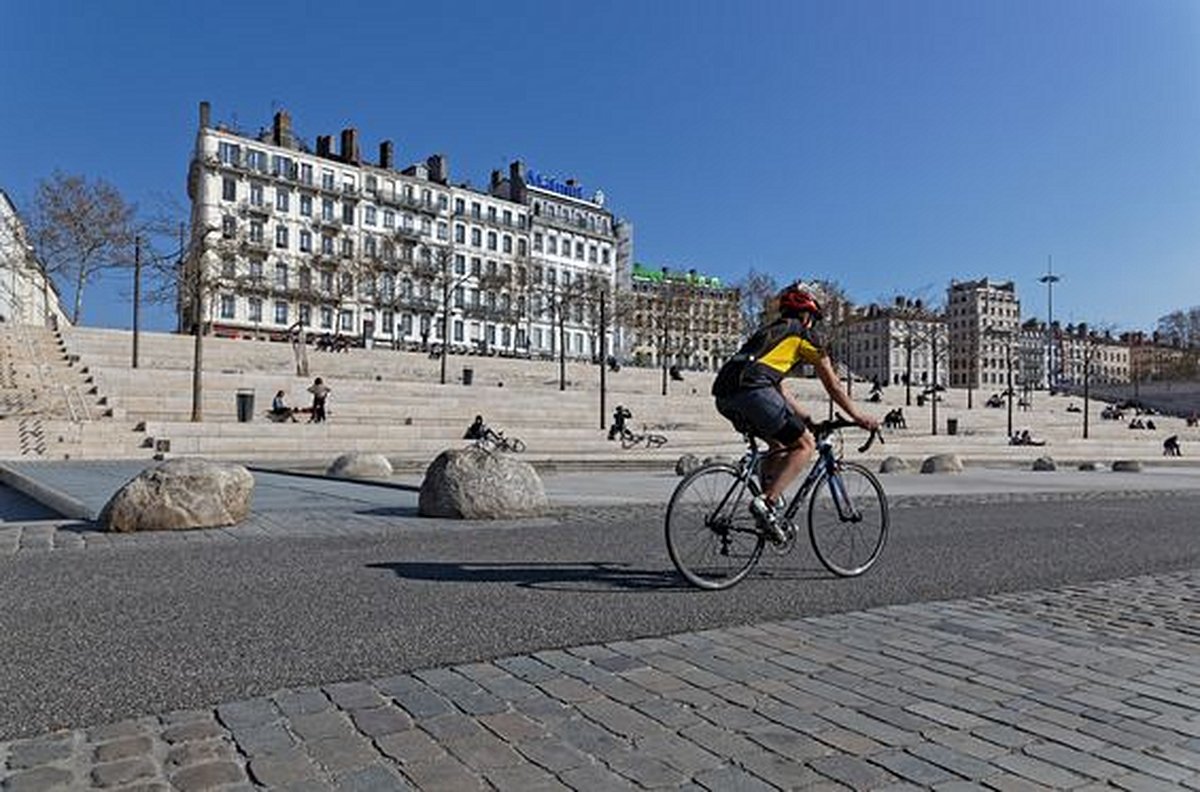 Enfourcher son vélo sur les berges