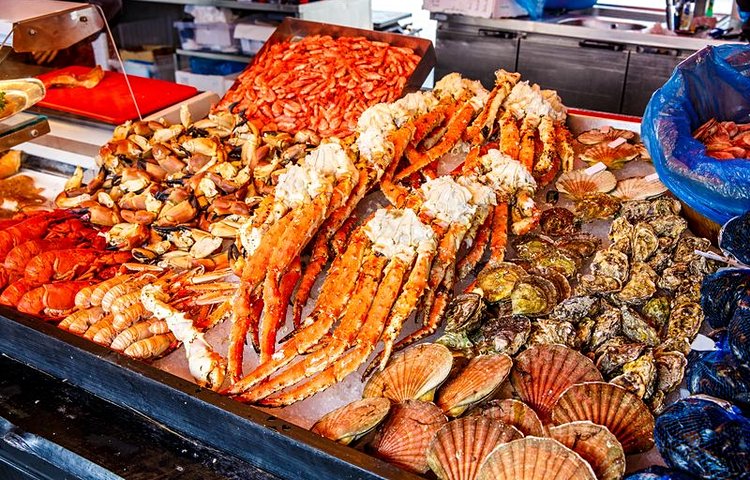 Fruits de mer frais sur un marché