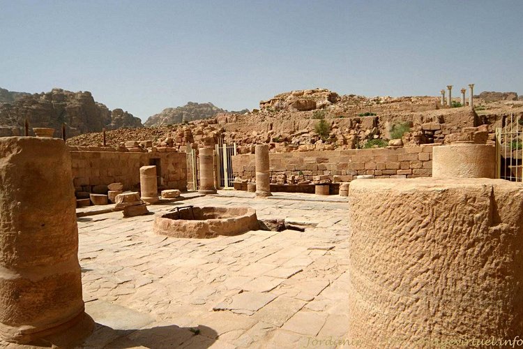L'immanquable église Byzantine de Pétra 2