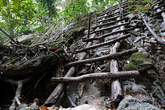 Explorer la grotte de Khao Mai Kaew