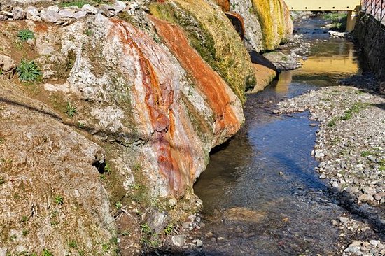 Plonger dans les eaux chaudes de la grotte de Sklené Teplice