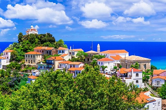 Les villages balnéaires de Karlovasi, de Pythagorion et de kokkari
