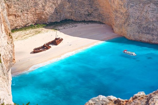 La plage de Navagio (Baie du naufrage)