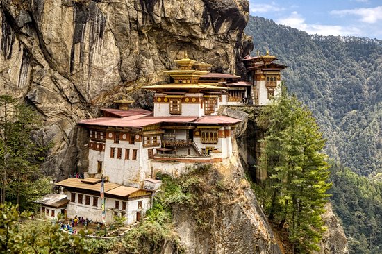 Marcher jusqu'au monastère de Taktsang accroché à la falaise
