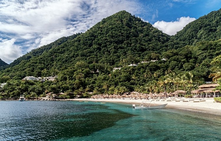 Plage de Sugar Beach à Sainte-Lucie