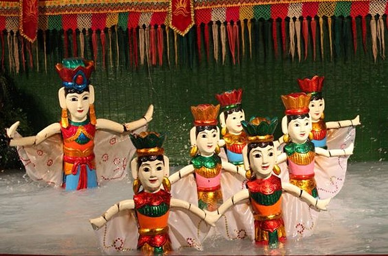 Voir un spectacle de marionnettes sur l’eau