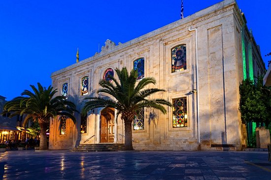 L'église Agios Titos et la cathédrale d'Agios Minas