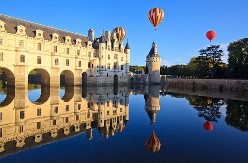 Survoler les châteaux en montgolfière