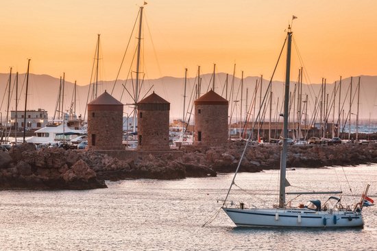 Le port de Mandraki