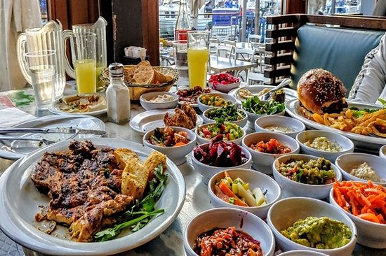 Goûter à la cuisine contemporaine du HaSalon à Tel-Aviv