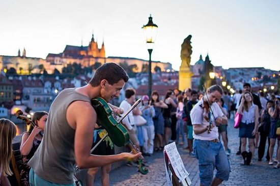 Faire la fête jusqu’au bout de la nuit
