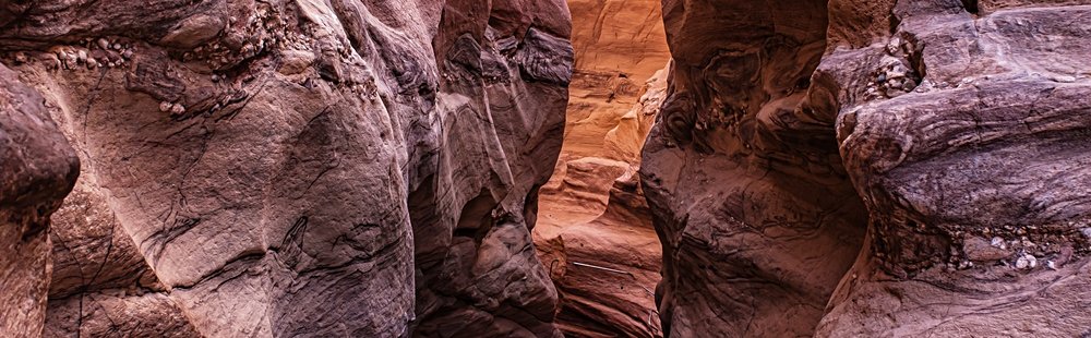 Montagnes et désert : Canyon rouge