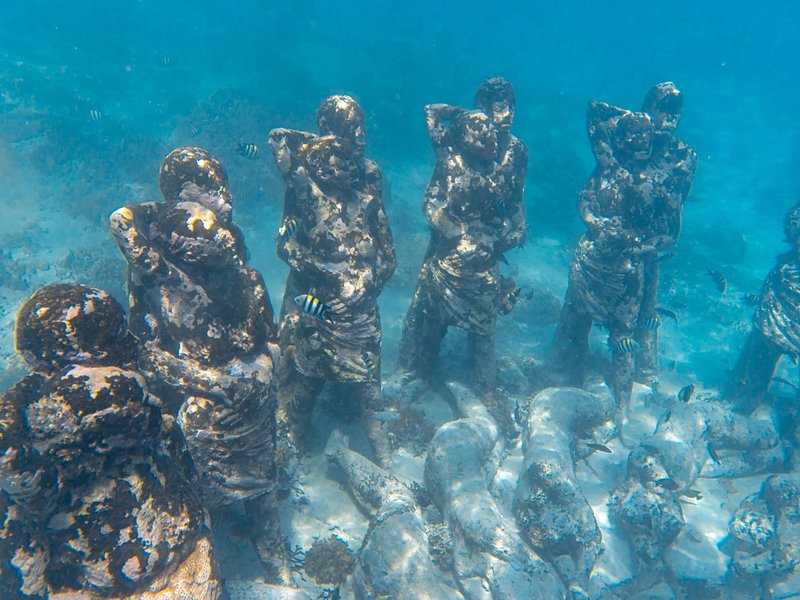 Les statues sous-marines de Nest