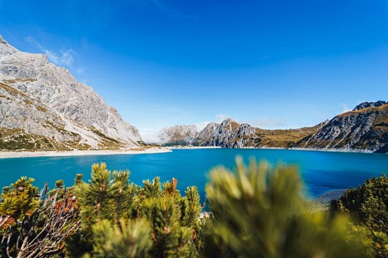 Le lac alpin de Lün