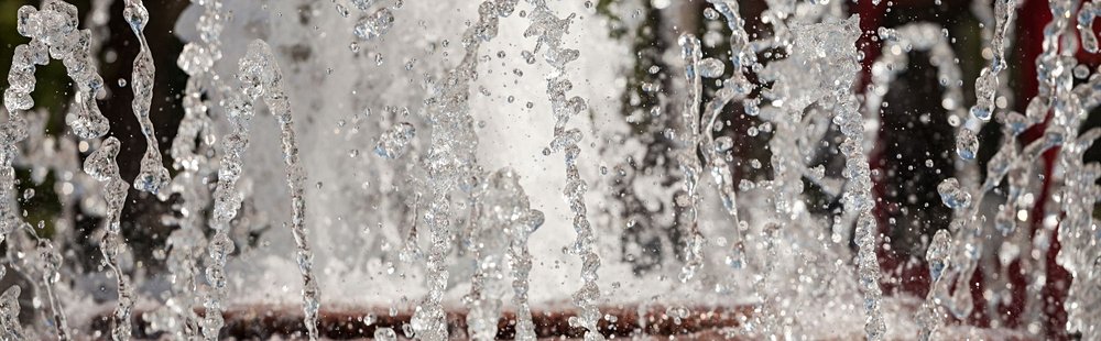 Buvez l'eau furieuse de la Fontainhas do vinagre