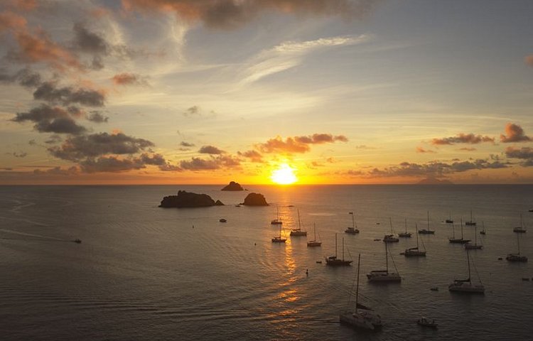 Coucher de soleil sur le port de Gustavia