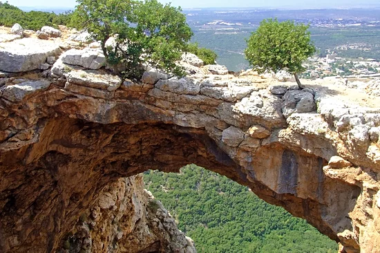 La promenade rocheuse : la grotte de l'Arche