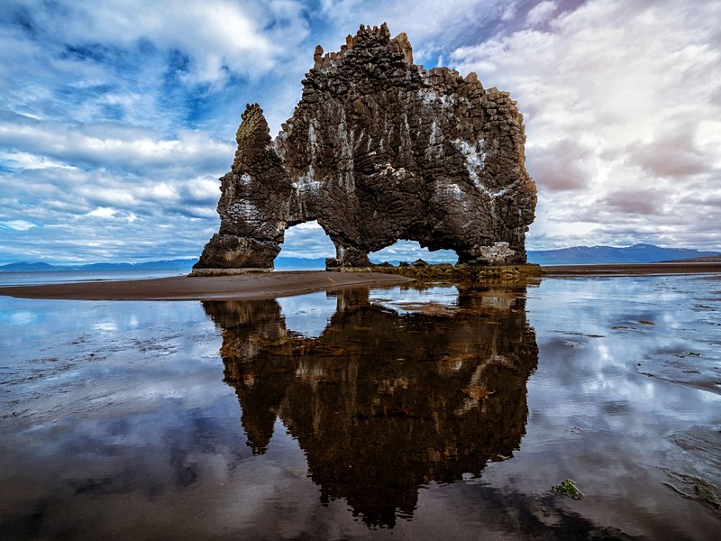 Le rocher de Hvitserkur