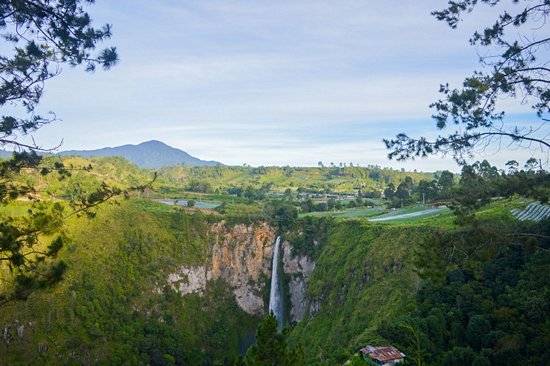 Sipiso Piso waterfall
