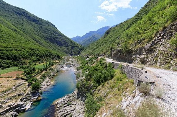 Faire une randonnée dans les Alpes albanaises