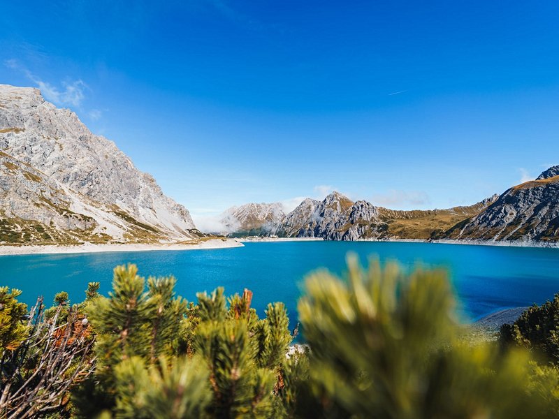 Le lac alpin de Lün