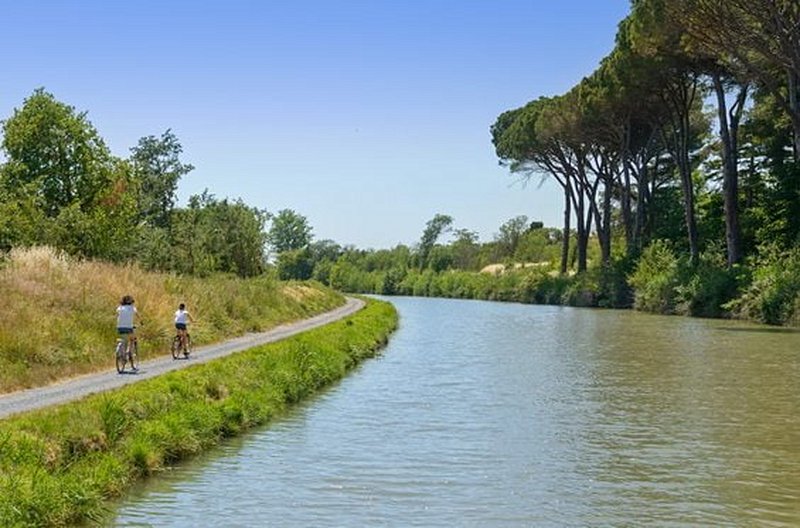 Pédaler le long du Canal des deux mers