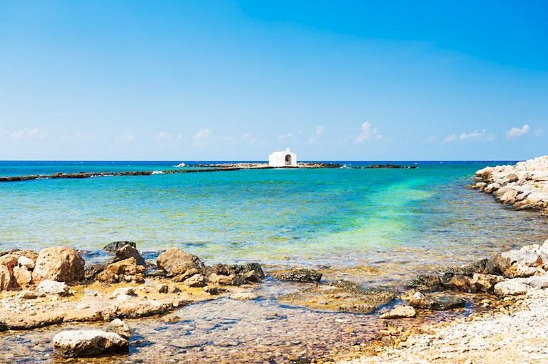 Sur une plage en Grèce ak le sable rose - Picture of Crete, Greece