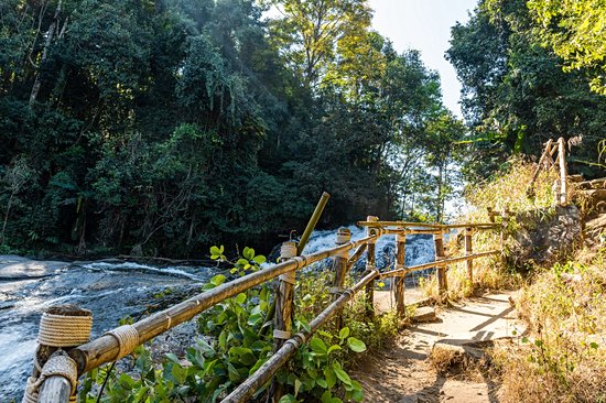 Pha Dok Siew Waterfall