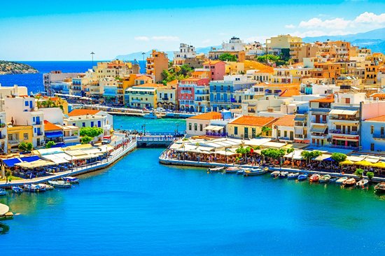 Les plages d'Agios Georgios, d'Agios Nikolaos et de Livadi