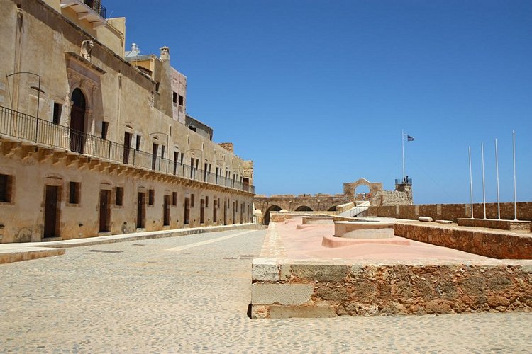 Le fort Firkas et le musée maritime