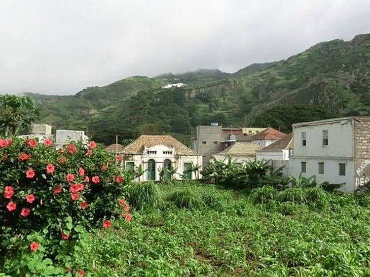 Levez les yeux pour trouver Vila nova Sintra