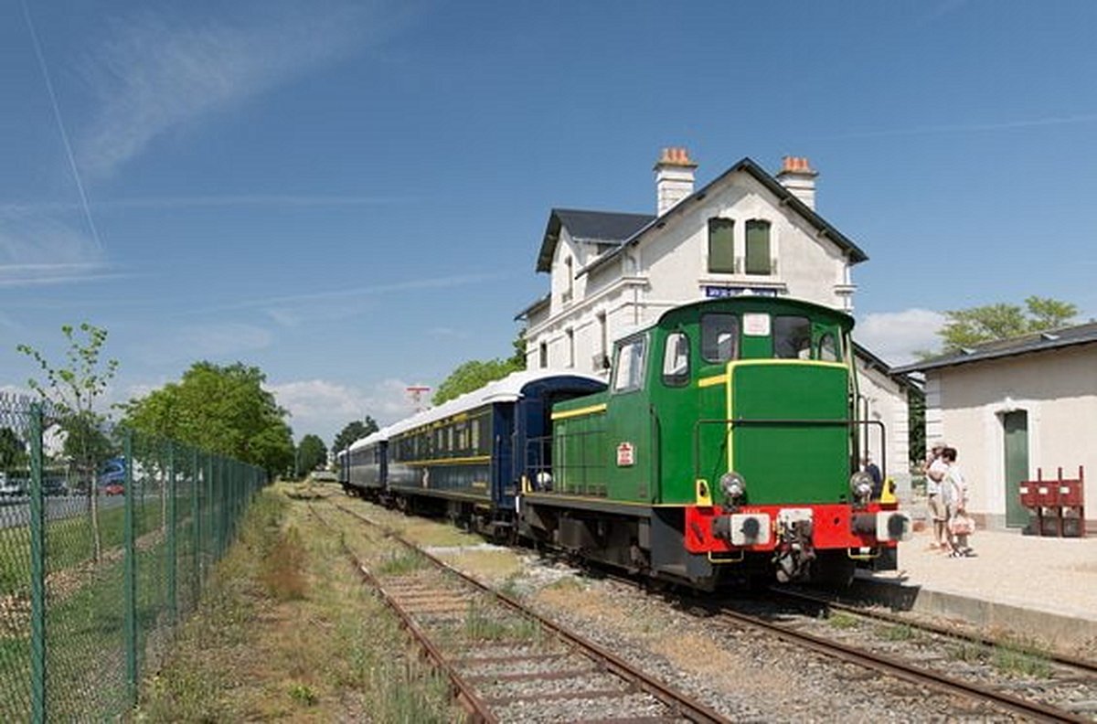 Prendre un train à vapeur dans le bocage