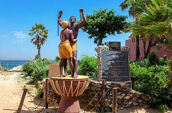 Découvrir l’histoire marquante de l’île de Gorée 