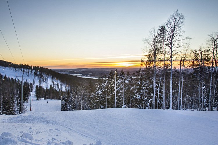 Faire du ski au-dessus du cercle polaire à Levi