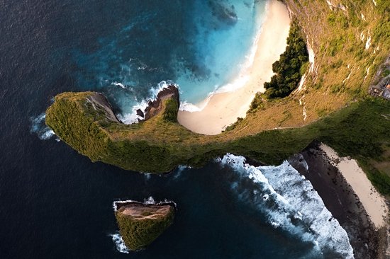 Admirer Kelingking Beach