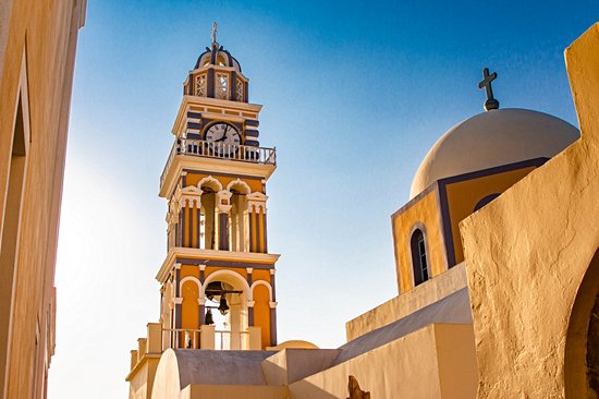 Fira, la capitale, son port et ses musées