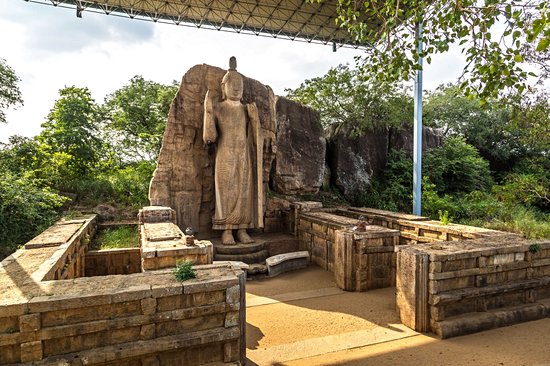 Avukana Buddha statue