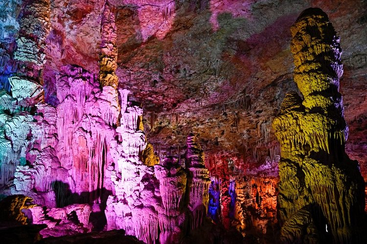 La grotte de la Salamandre et les autres merveilles souterraines