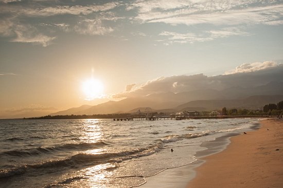 Se relaxer sur une plage du lac Issyk-Kul