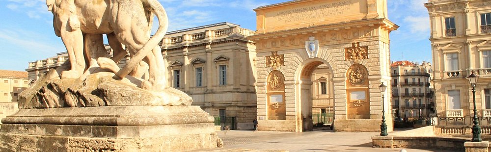 L’arc de triomphe et la place royale du Peyrou