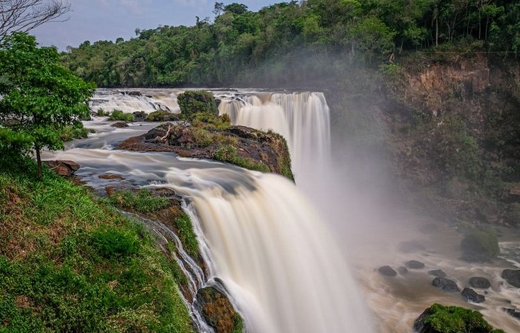 Les chutes du parc Saltos del Monday