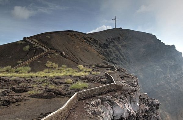 Admirer la vue depuis le sommet du volcan Masaya