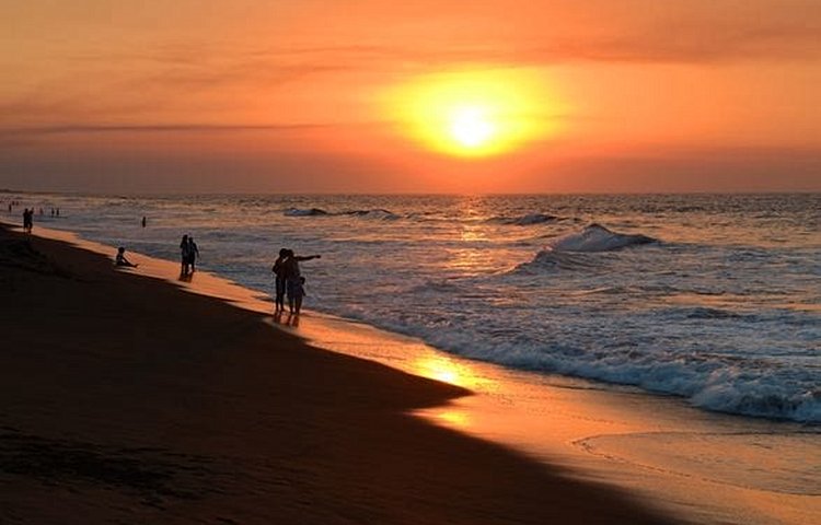 Le littoral guatémaltèque cache quelques trésors de plages au sable souvent noir, peu connus et assez peu fréquentés.