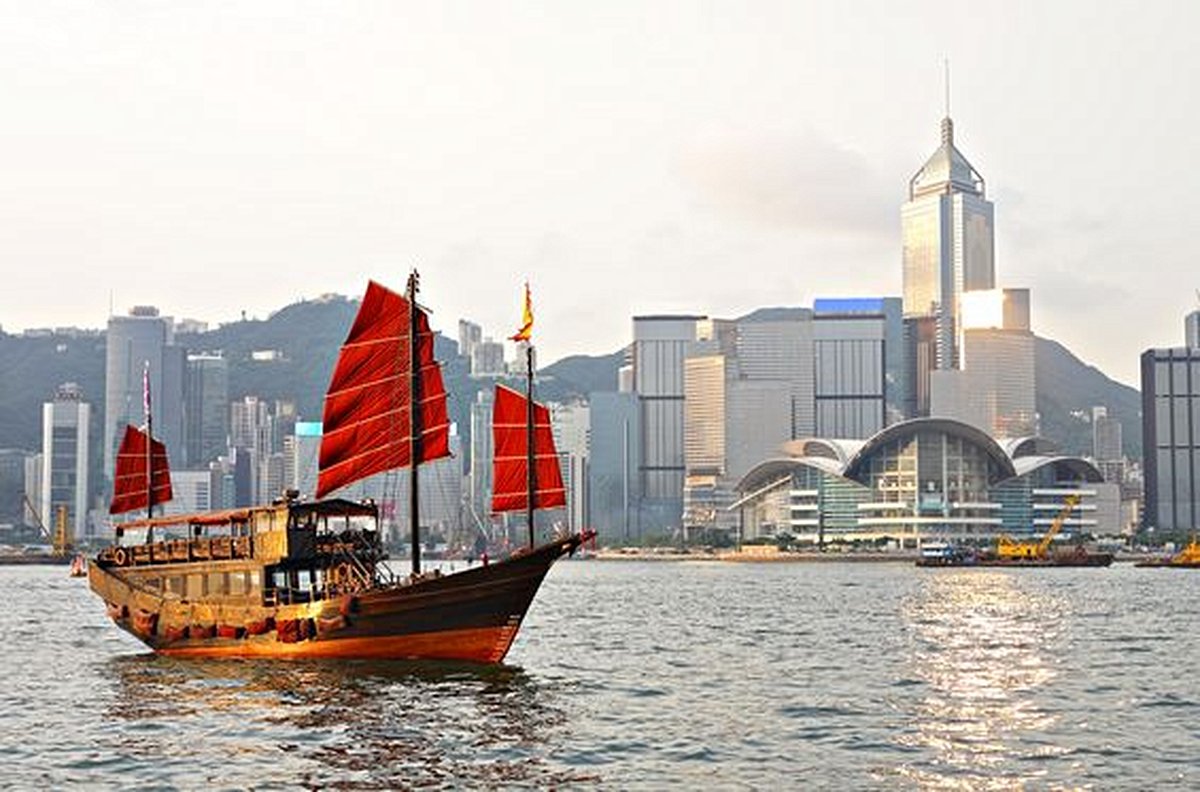 Faites une croisière dans la baie de Hong Kong