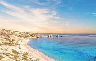 La plage de Petra Tou Romiou