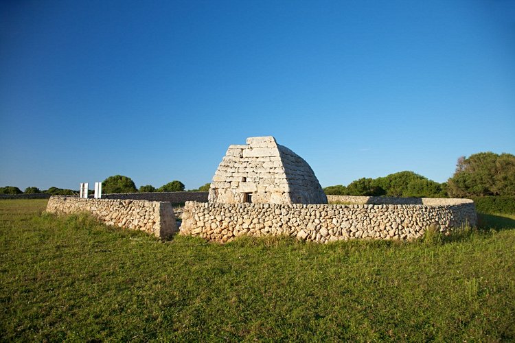 Découvrir les sites mégalithiques de l’île