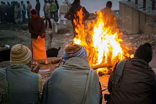 Assister aux crémations publiques sur les ghats du Gange